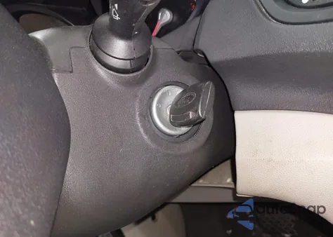 2013 Ford Fiesta S z USA, uszkodzony, nr VIN 3FADP4TJ1DM215582